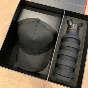 Peleton gift set cap and water bottle